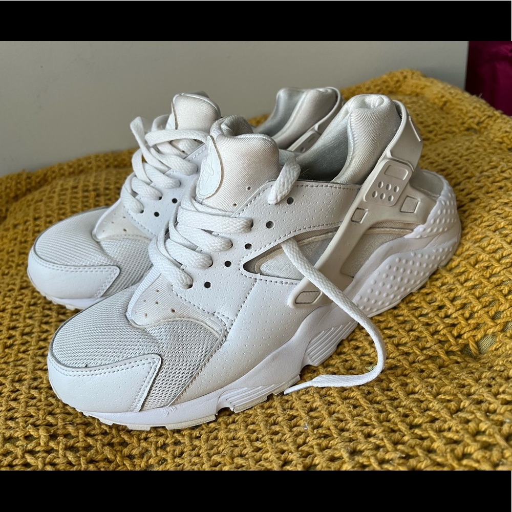 Nike Kids huaraches size 7